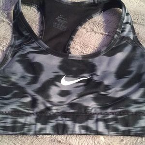 nike patterned sports bra